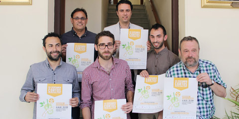 De izquierda a derecha: Ádel Kháder (director de Jóvenes Realizadores), Miguel Ángel Ojeda (Asociacion de Vecinos EL Torcal), Sergio Martín (Colectivo CROMA), Raúl Jiménez (Concejal Distrito Carretera de Cádiz), Enrique Rodríguez (director Área de Juventud), Francisco Martos (Fundación General de la Universidad de Málaga)